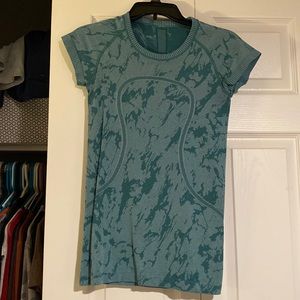 Lululemon swiftly top